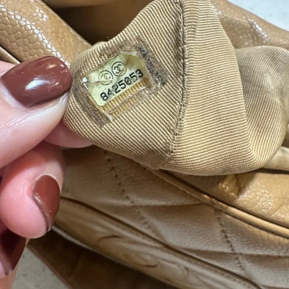 ✨ CHANEL Quilted Caviar Leather Shoulder Bag – Camel Beige – Made in Italy ✨ - Picture 3 of 16